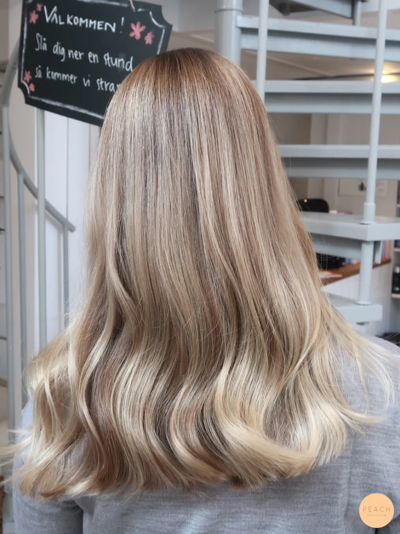 Slingor kall blond