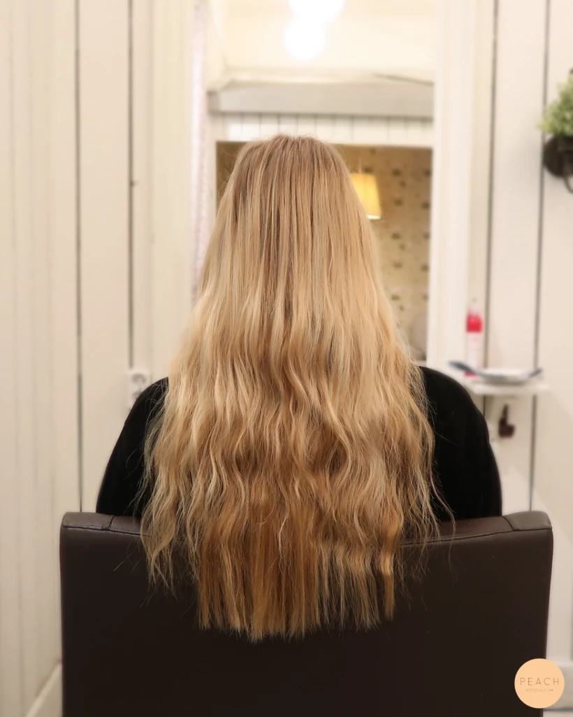 Beige blond hårfärg med varma toner
