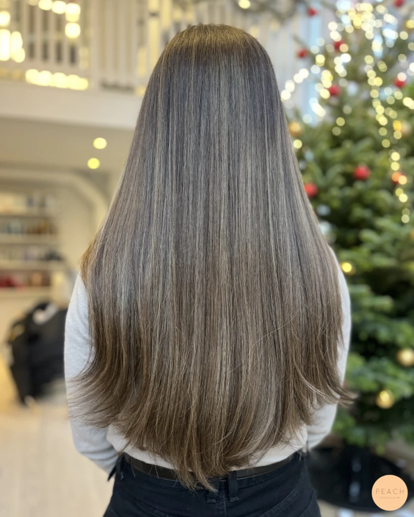 Kall brun hårfärg med mjuka lowlights