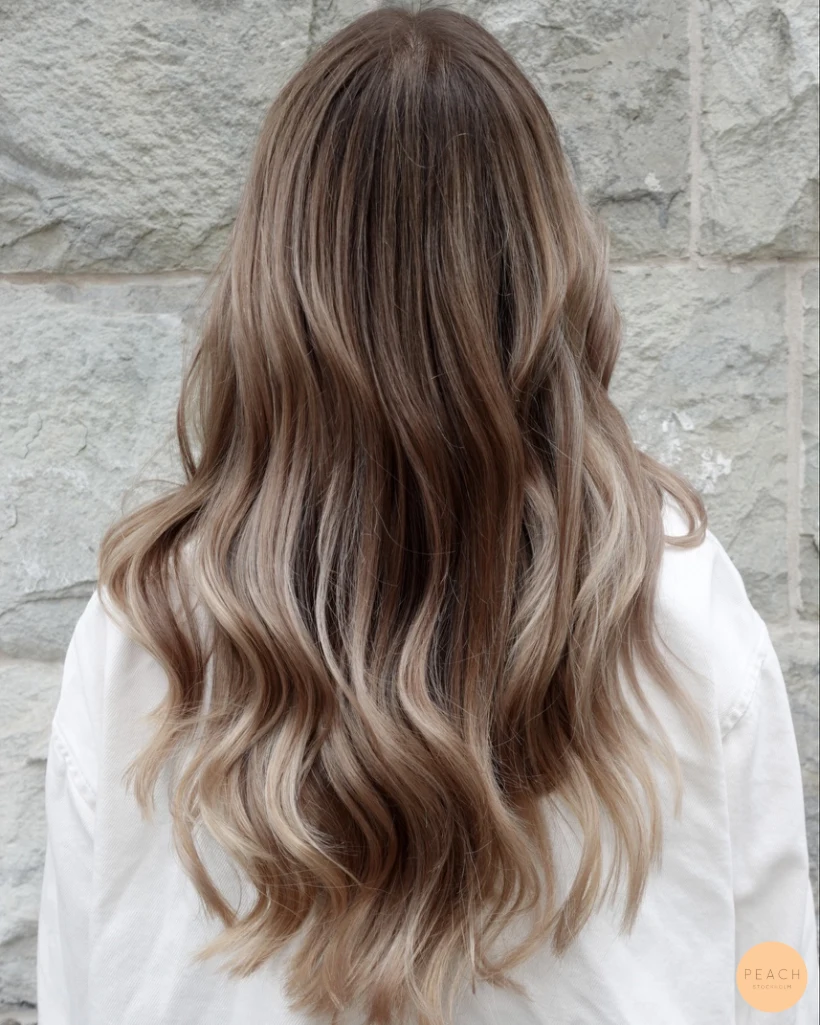 Bronde hair med ljusa slingor