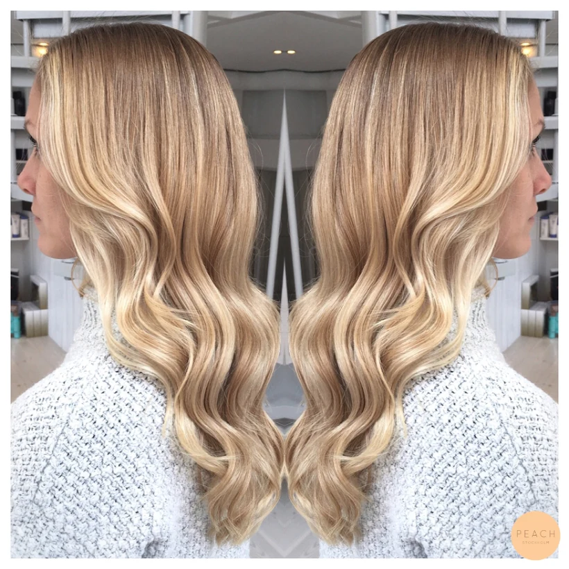 Beige blonde balayage med beige toner