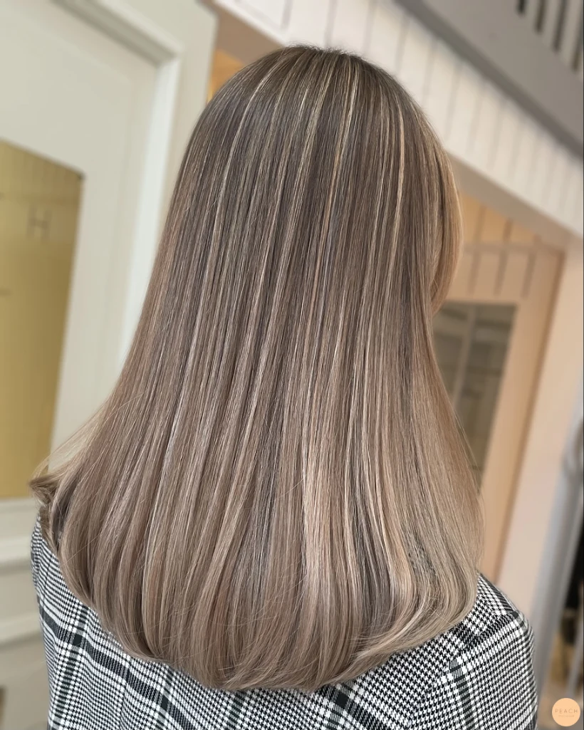 Sval beige blond hårfärg