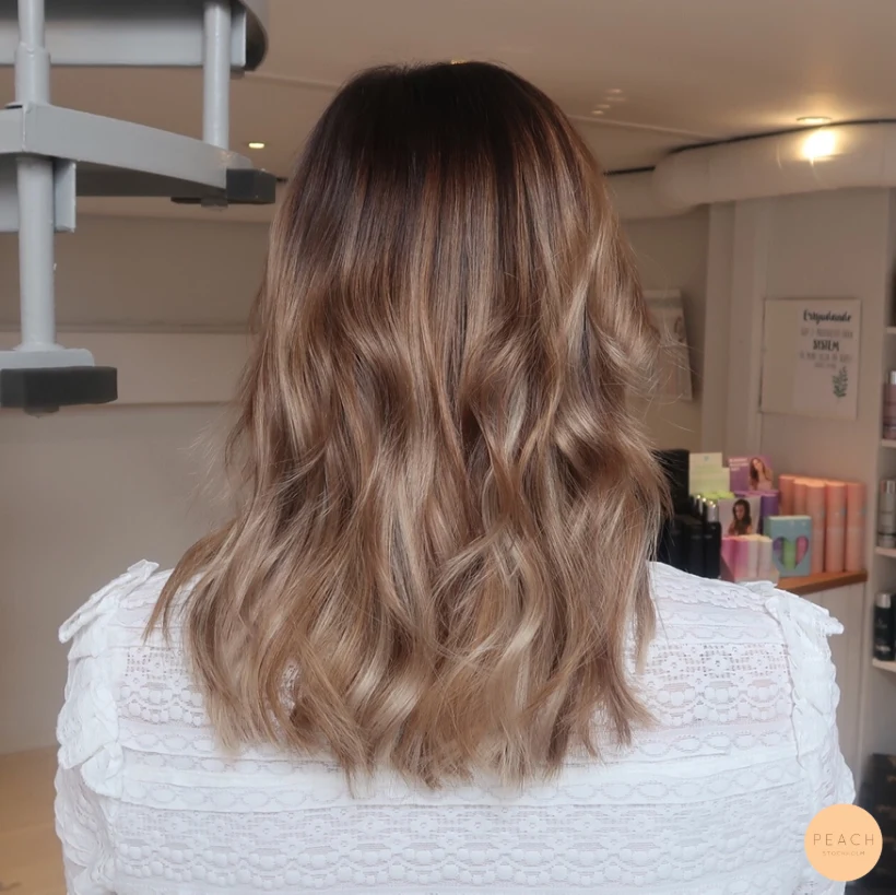 Naturliga extensions i en varm och kall hårfärg