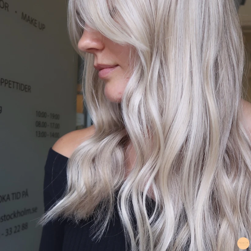 Cool blonde / kall beige hårfärg med slingor