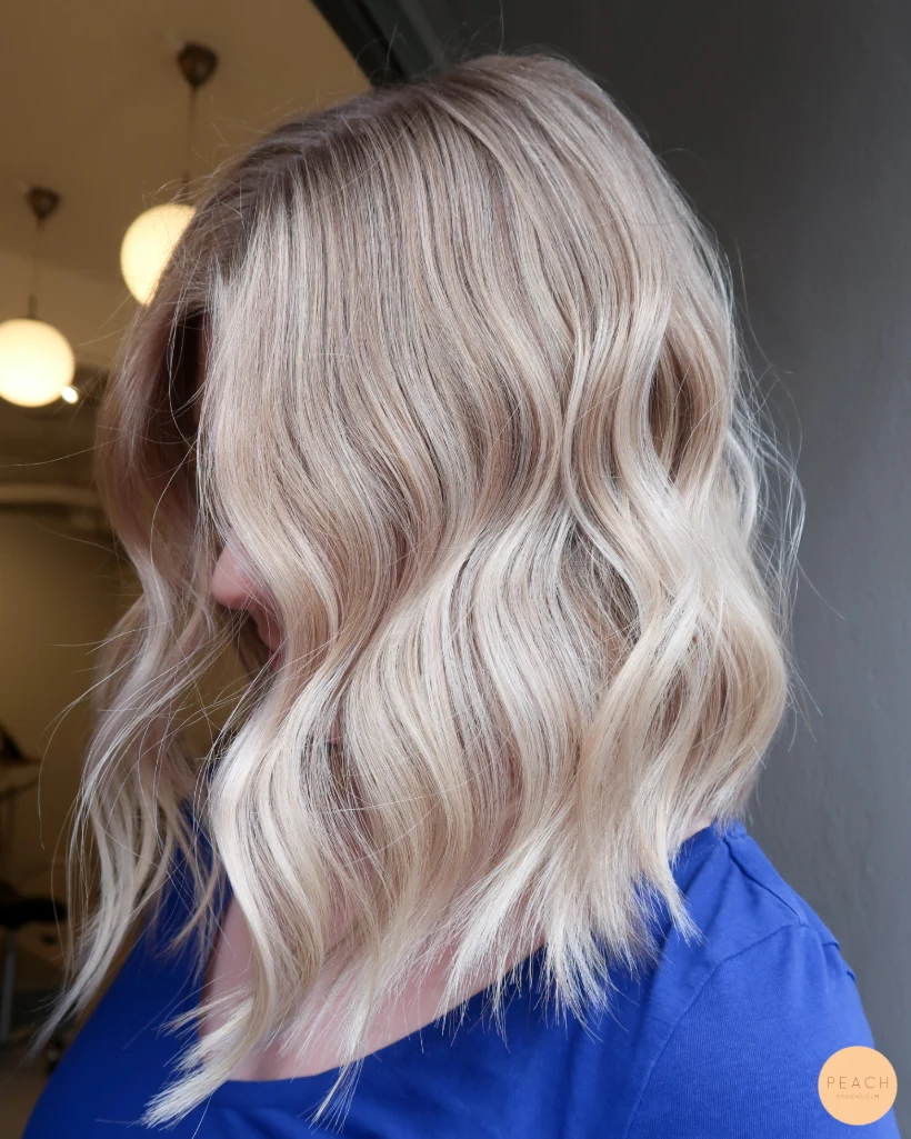 Blond hårfärg i lob frisyr