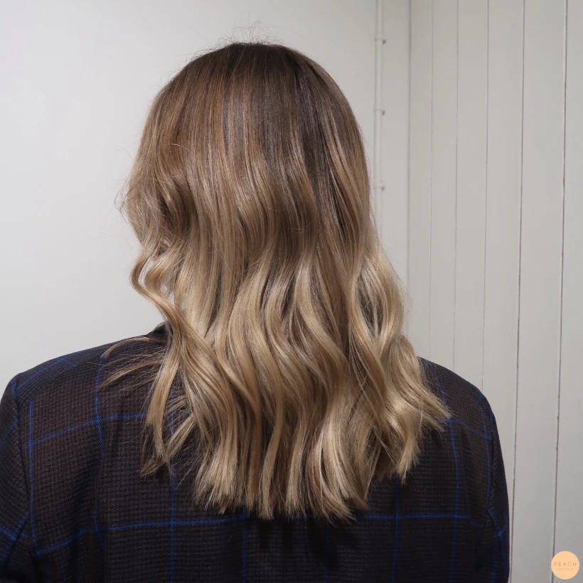 Balayage med ljusa och mörka slingor