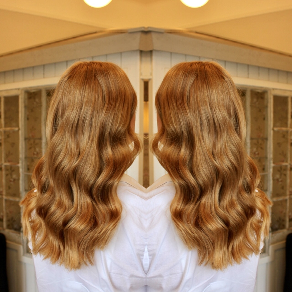 Varm blond hårfärg med toner av koppar