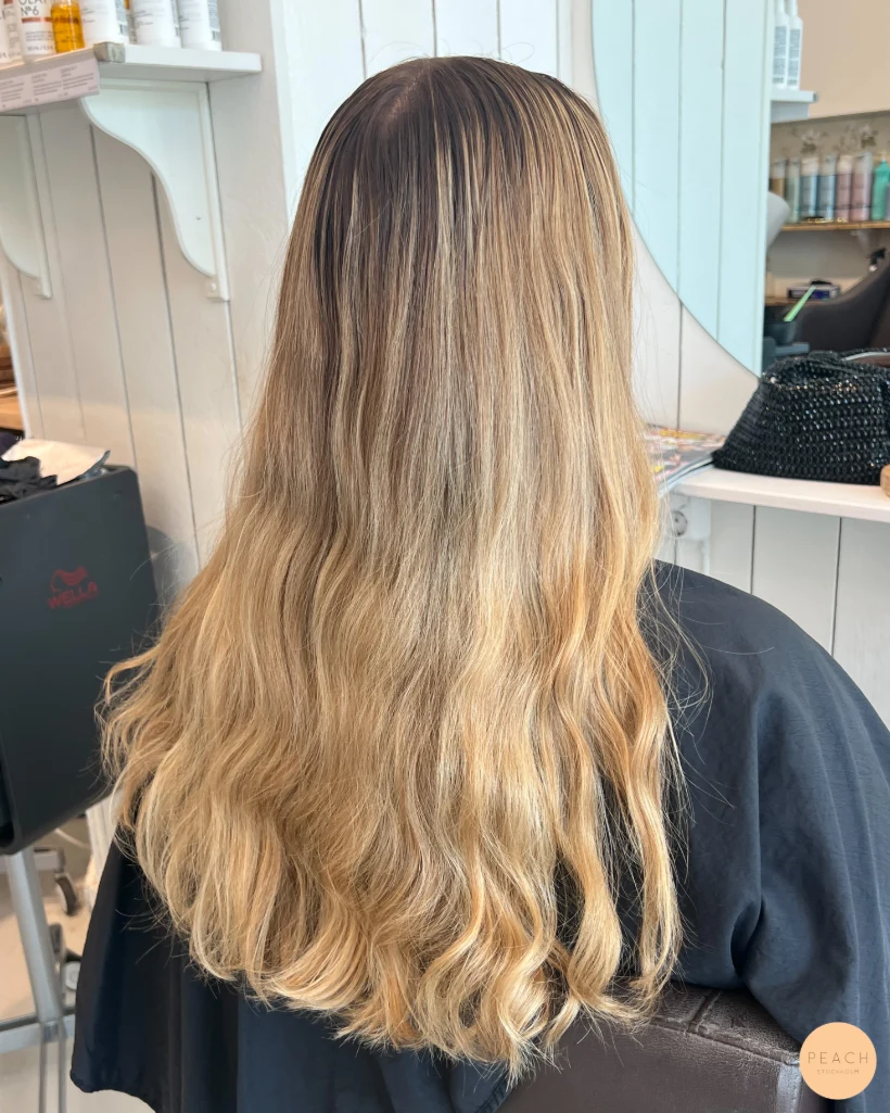 Höstblond hårfärg med mjuka teasylights