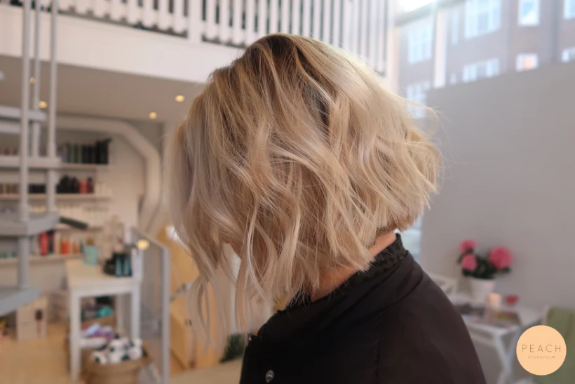 Blond lob hair