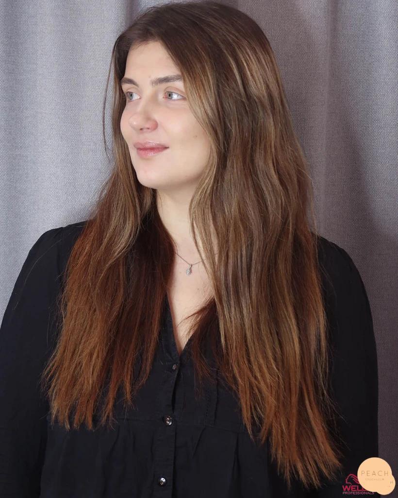 Bronde hårfärg med teasylights slingor och balayage för en stor färgkorrigering