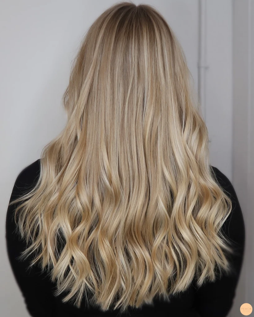 Ljusa slingor med beige blond ton