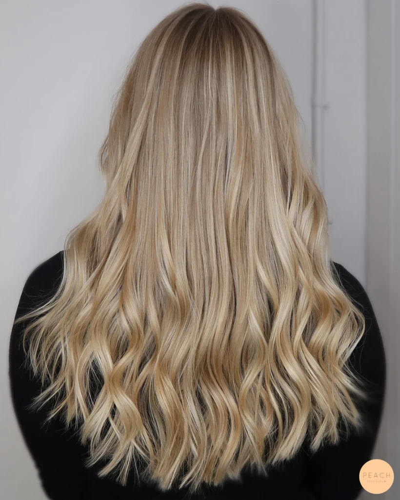Ljusa slingor med beige blond ton