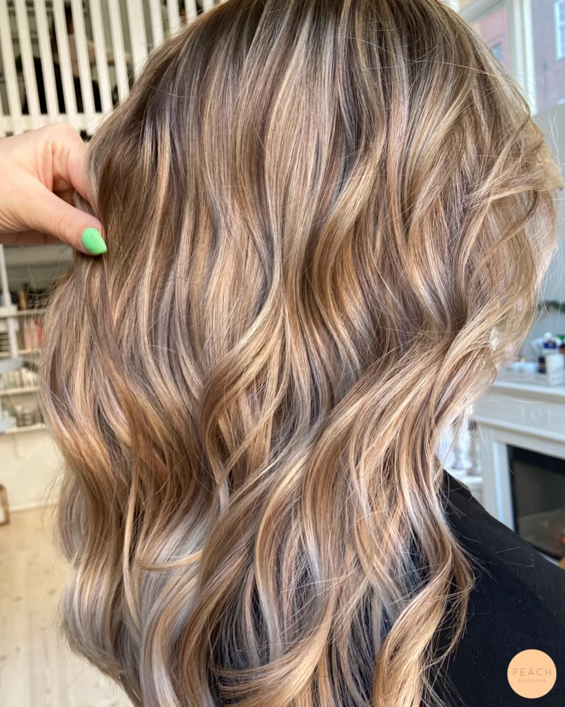 Mörkblond balayage hårfärg