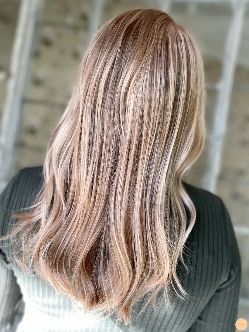 Beige blond hårfärg med teasylight