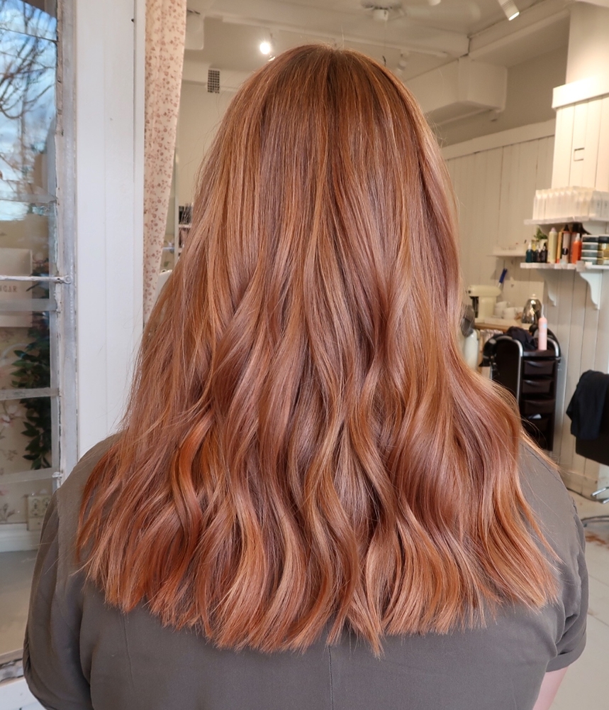 Soft copper peach hårfärg med slingor