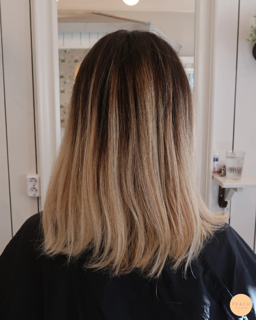 Varm blond hårfärg med kortare klippning