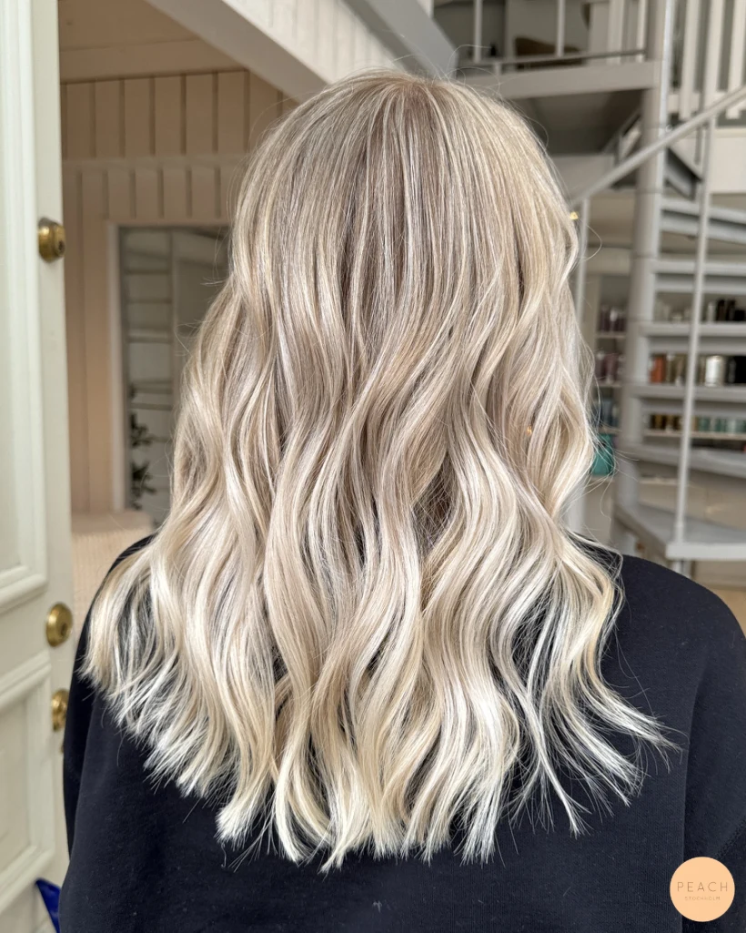 Soft blonde – salongsresultat av Josefine Eklund, 22 april 2024