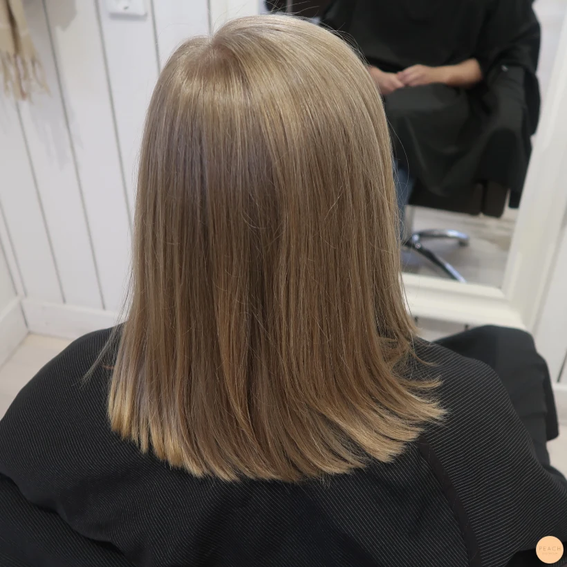 Peach blond hårfärg