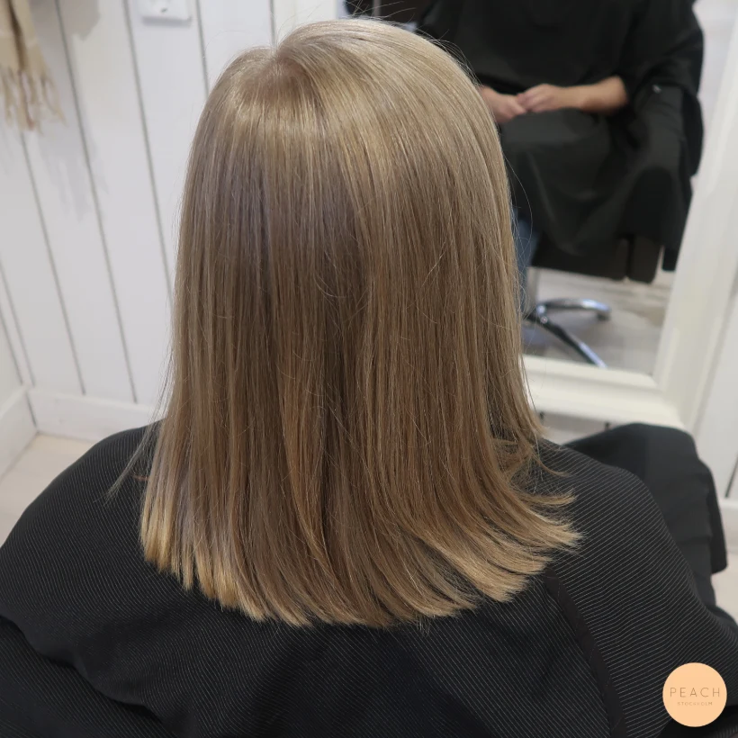 Peach blond hårfärg