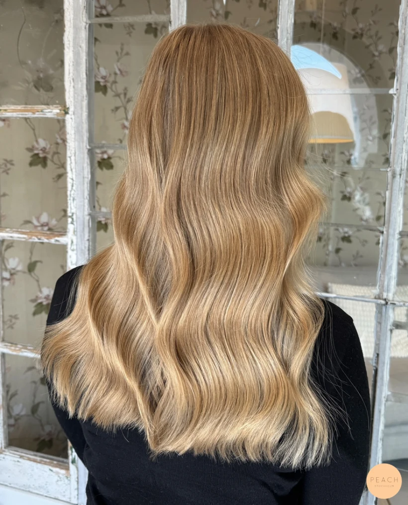 Guldblond hårfärg med fina babylights