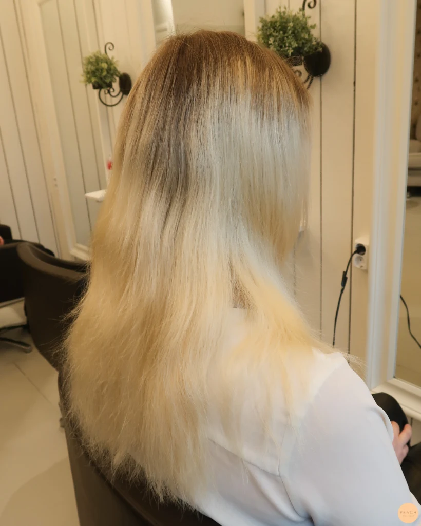 Kall blond hårfärg i lobb frisyr