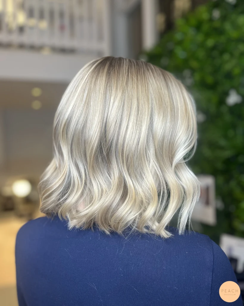Vanilla blonde med mjuk root shadow