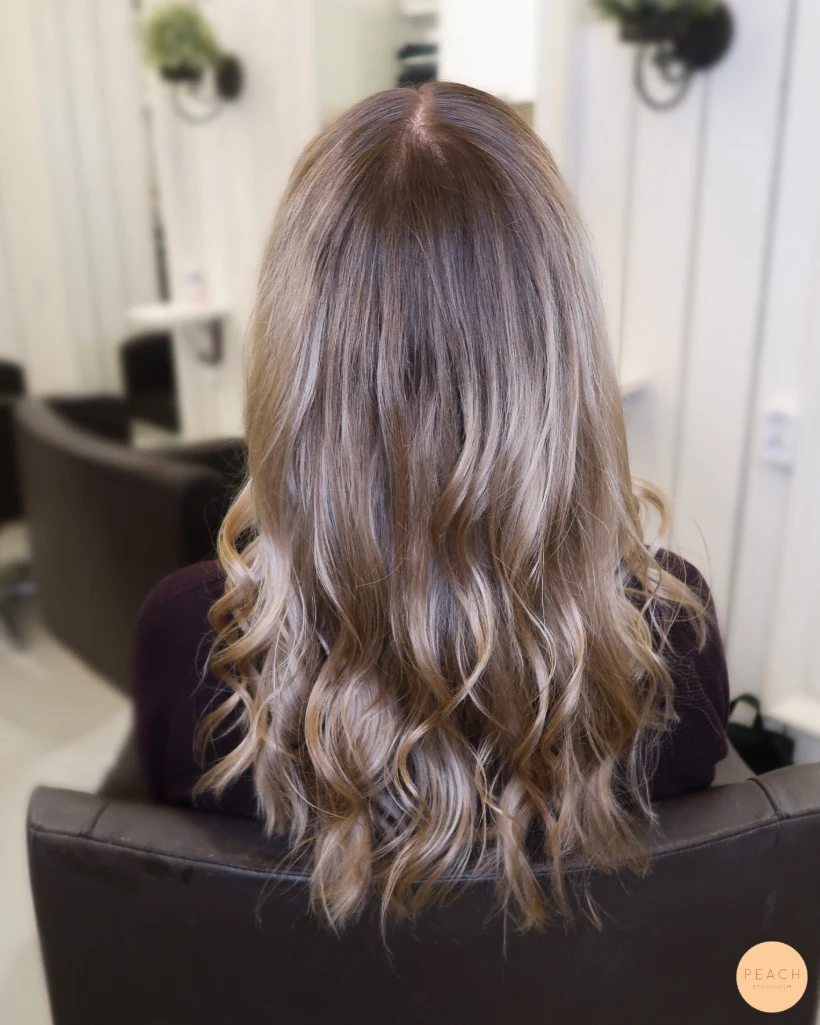 Balayage slingor, en trend som passar många olika hår