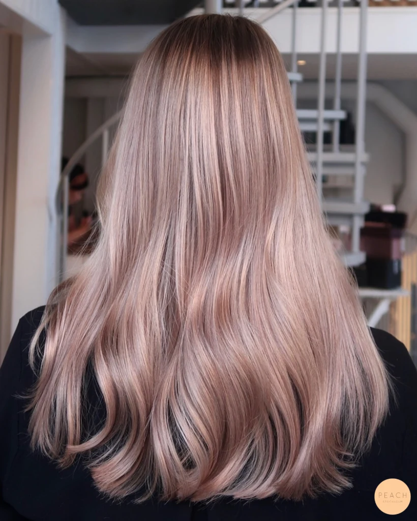 Krämig beige blond med mörkare botten