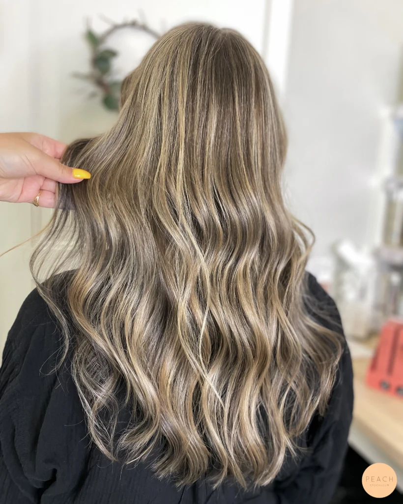 Cream blonde hair med mjuka teasylights