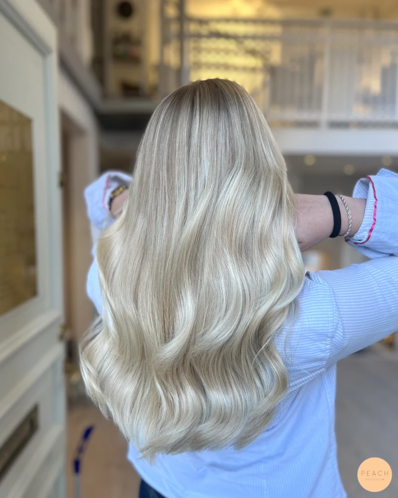 Creamy blonde hair med sval nyansering
