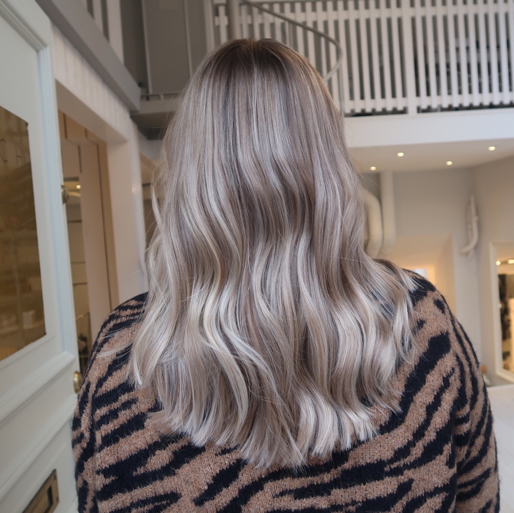 Balayage beige blonde