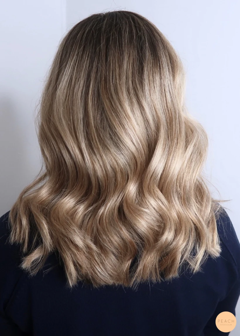 Ljus beige blond med fina slingor