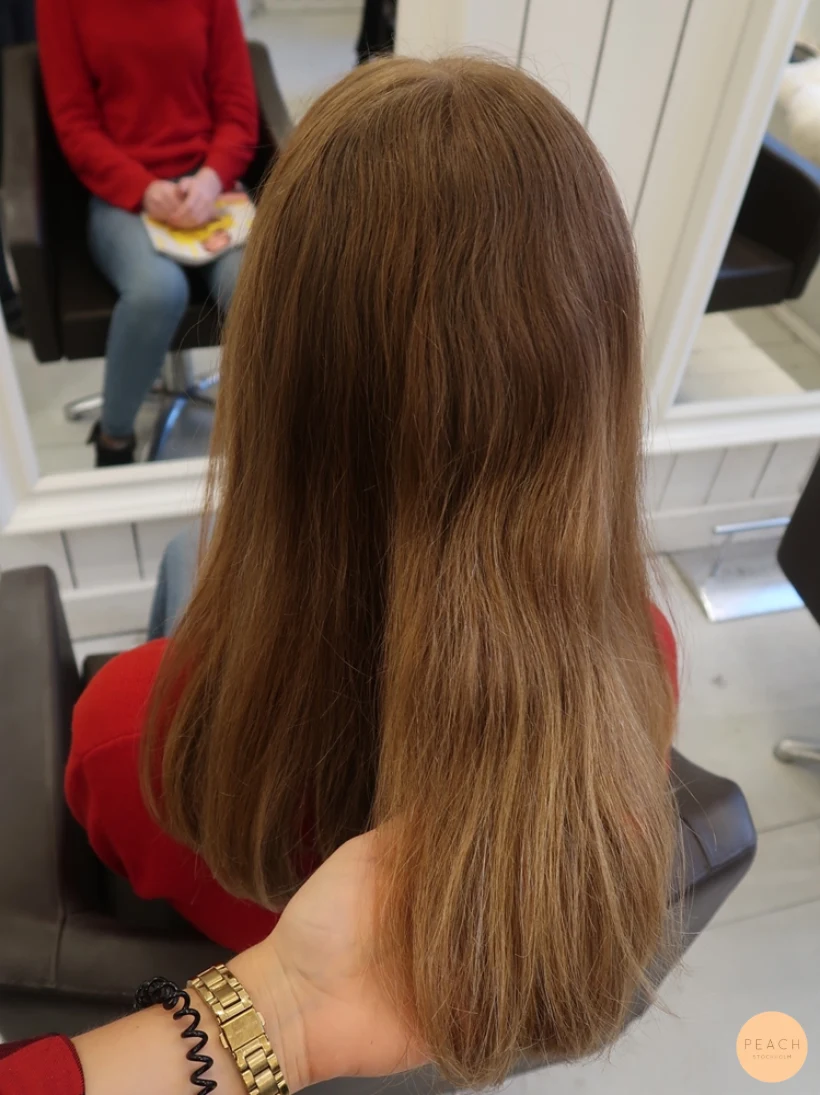 Balayage blont hår med ljusa slingor