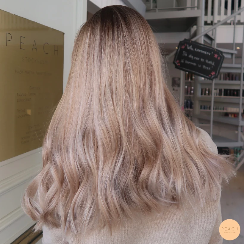 Blond hårfärg – salongsresultat av Alicia Siverman, 17 juni 2020