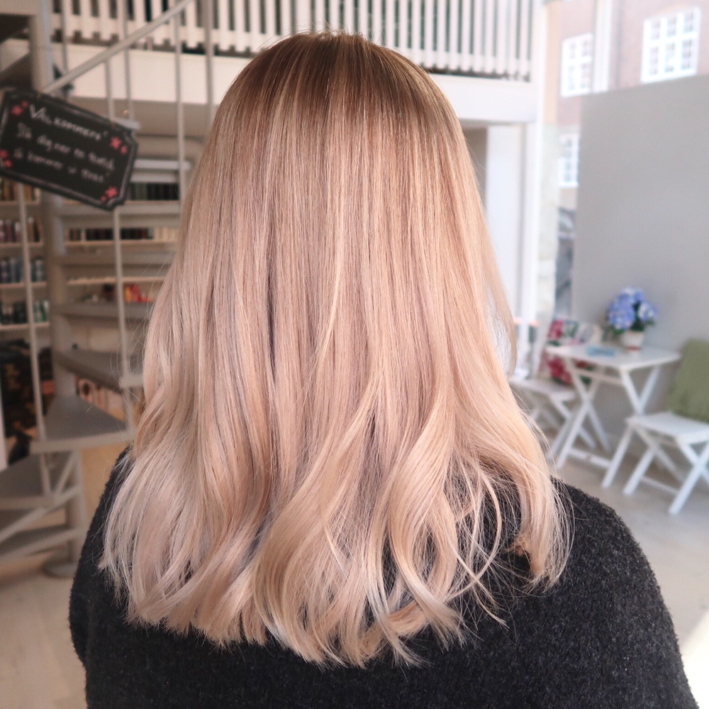 Balayage blont hår