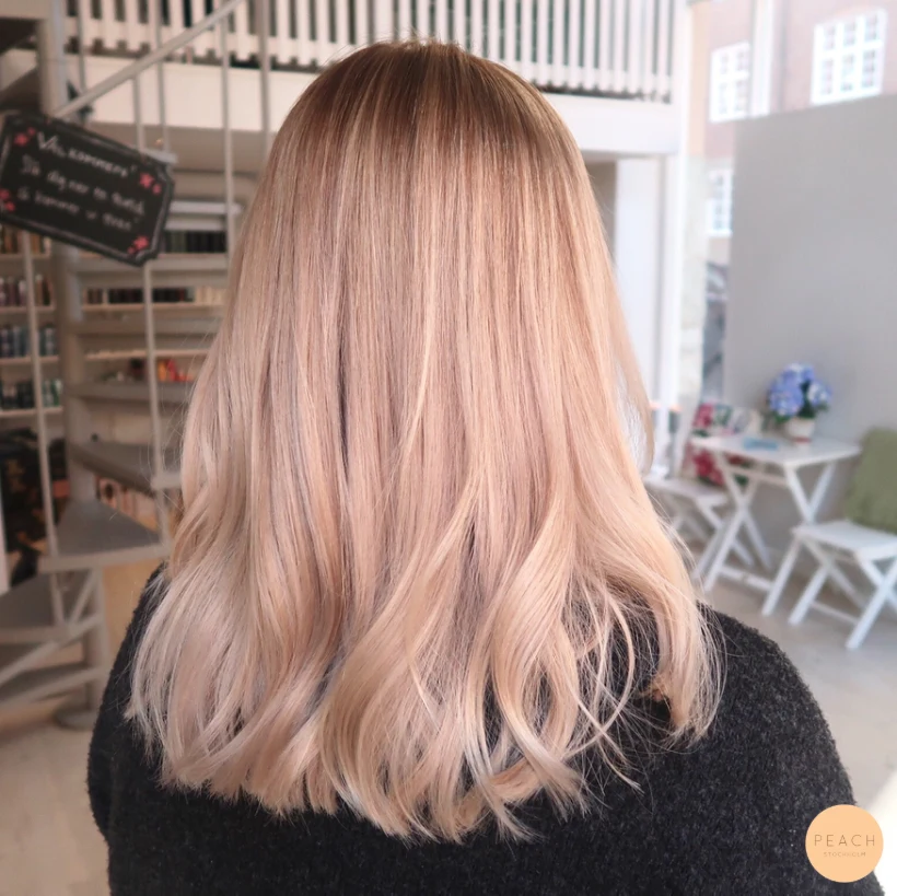 Balayage blont hår – salongsresultat av Alicia Siverman, 18 september 2019