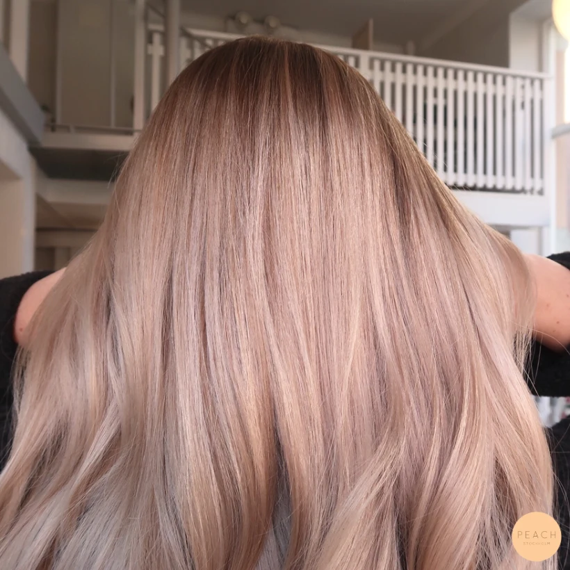 Balayage blont hår – salongsresultat av Alicia Siverman, 18 september 2019