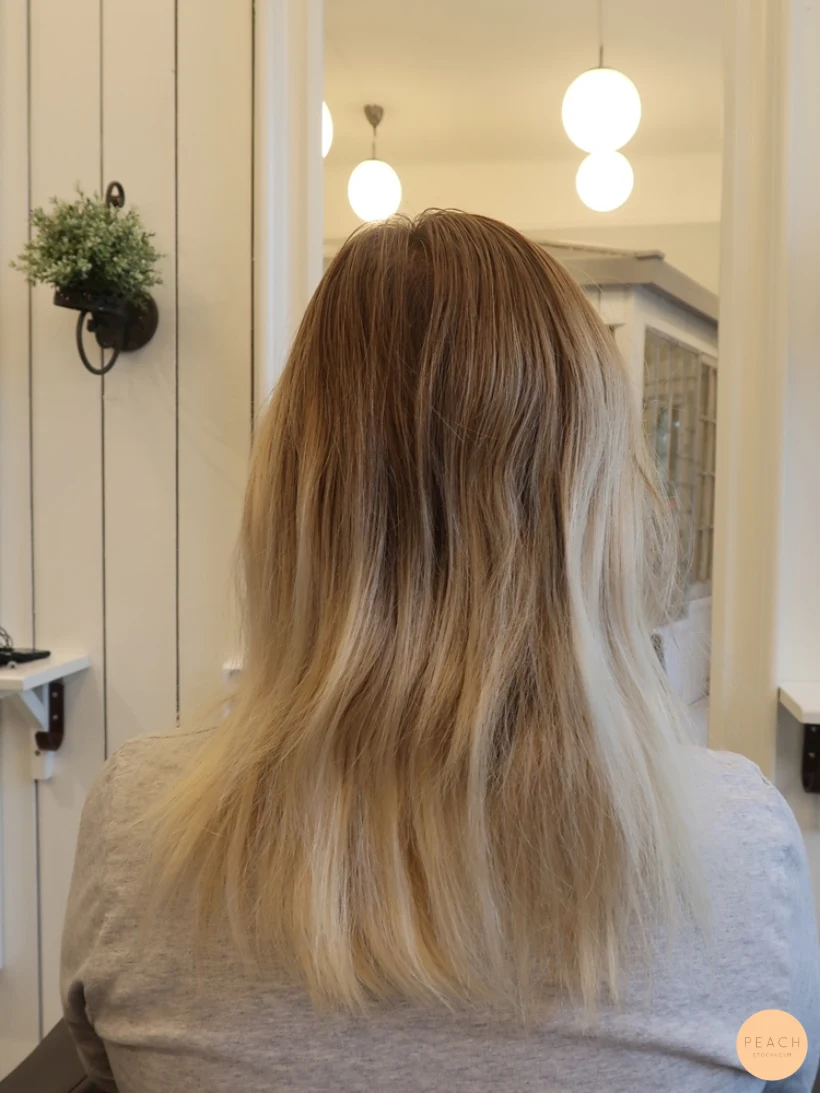 Blond lob ljusa slingor