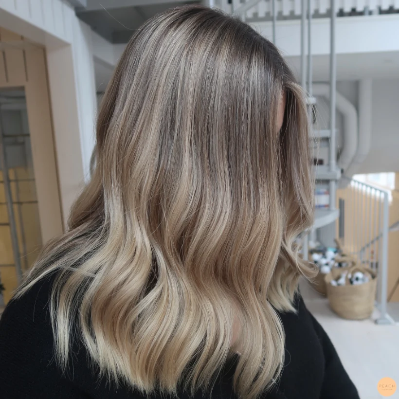Krämigt beige balayage