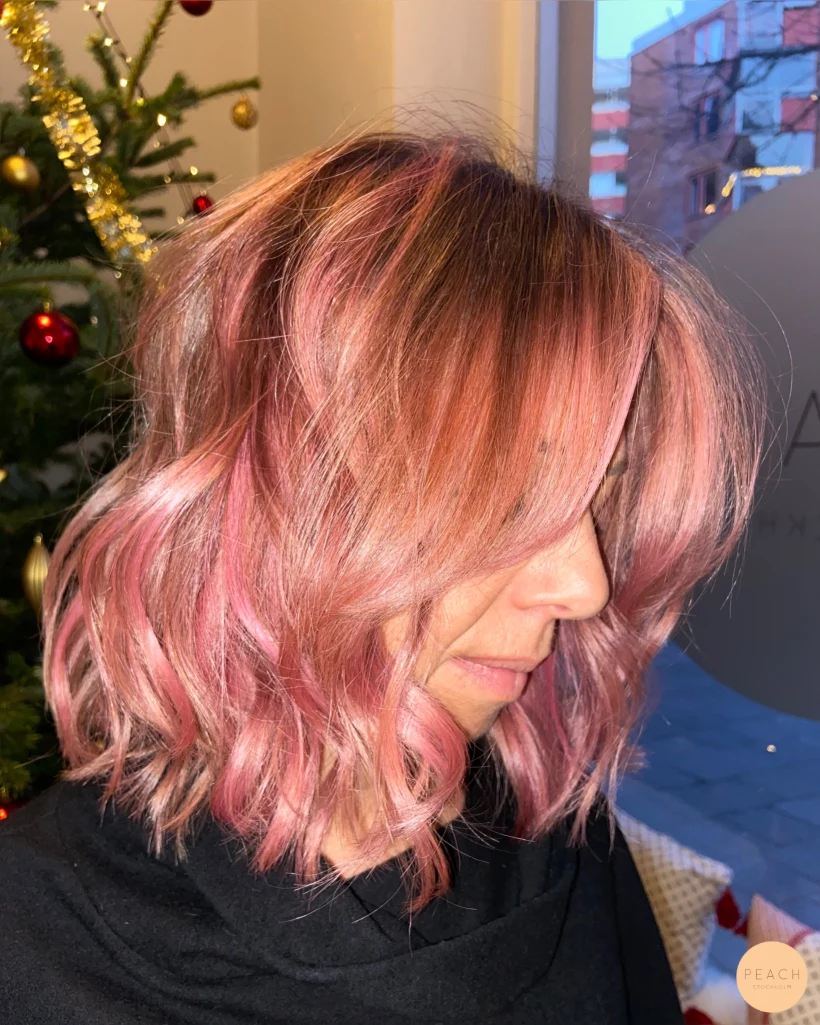 Peach rosa hår – salongsresultat av Felicia Mankinen, 14 december 2021