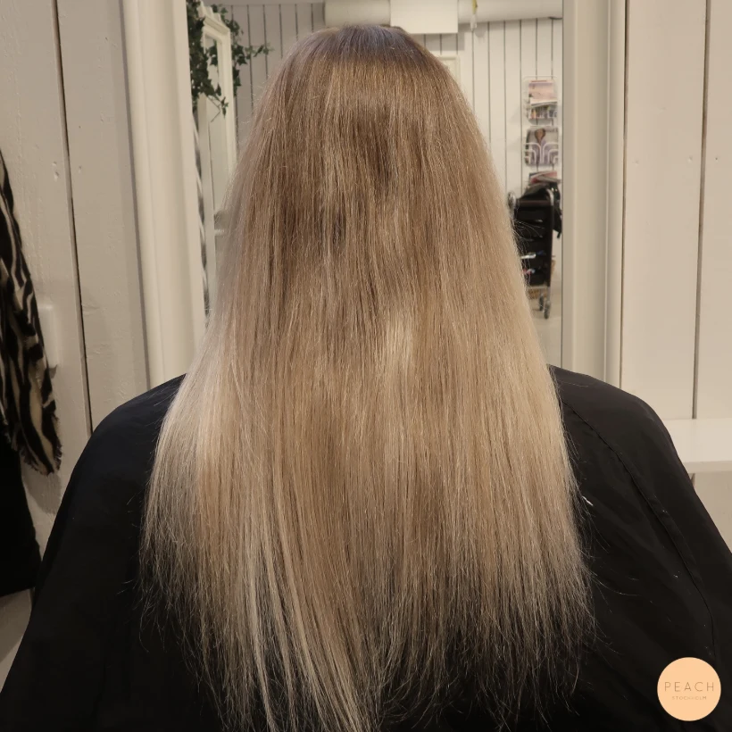 Vit blond med mjuk gråhårsövergång