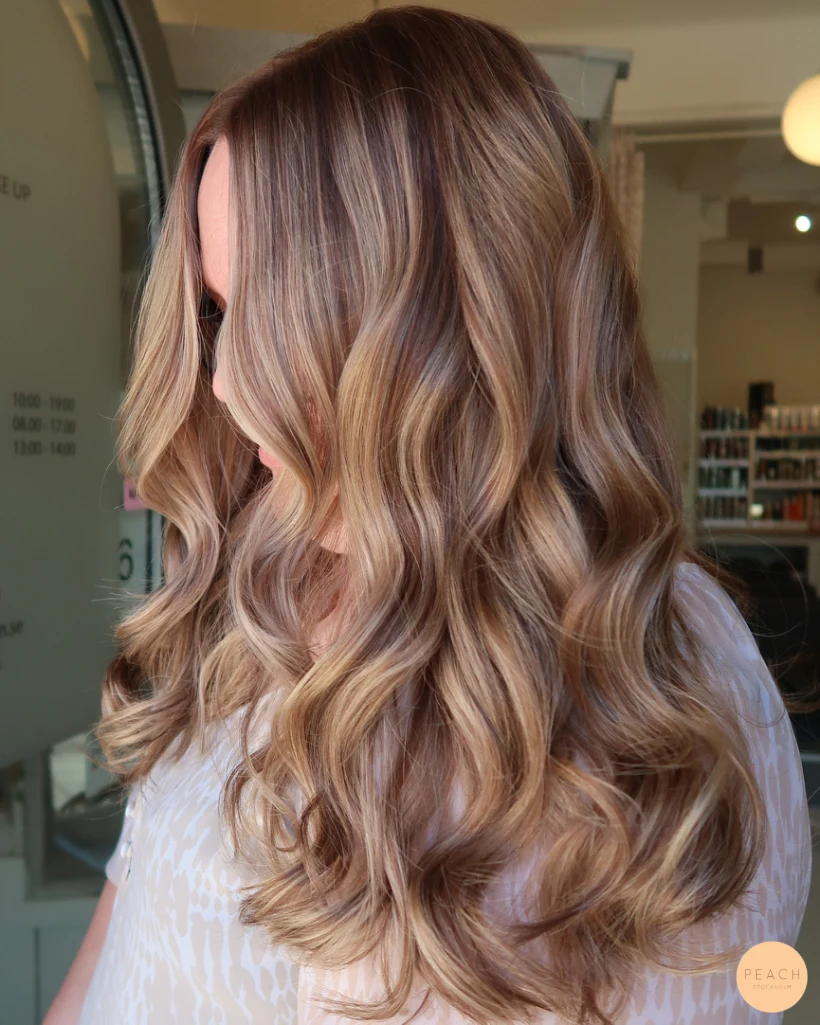 Bronde hårfärg med lowlights och highlights