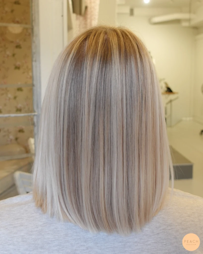 Krämig blond hårfärg med mjuka teasylights