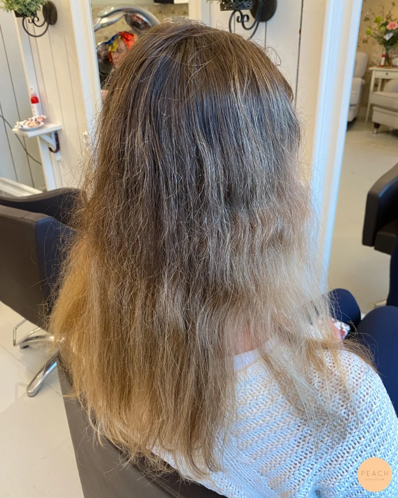 Krämig beige blond hår färg