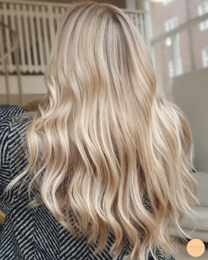Beige Blond med röda toner