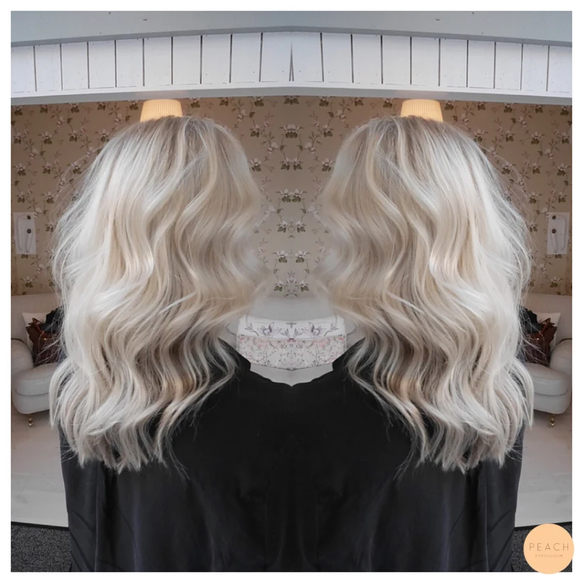 Vit blond med ljusa slingor – salongsresultat av Sara Björk, 2 maj 2016