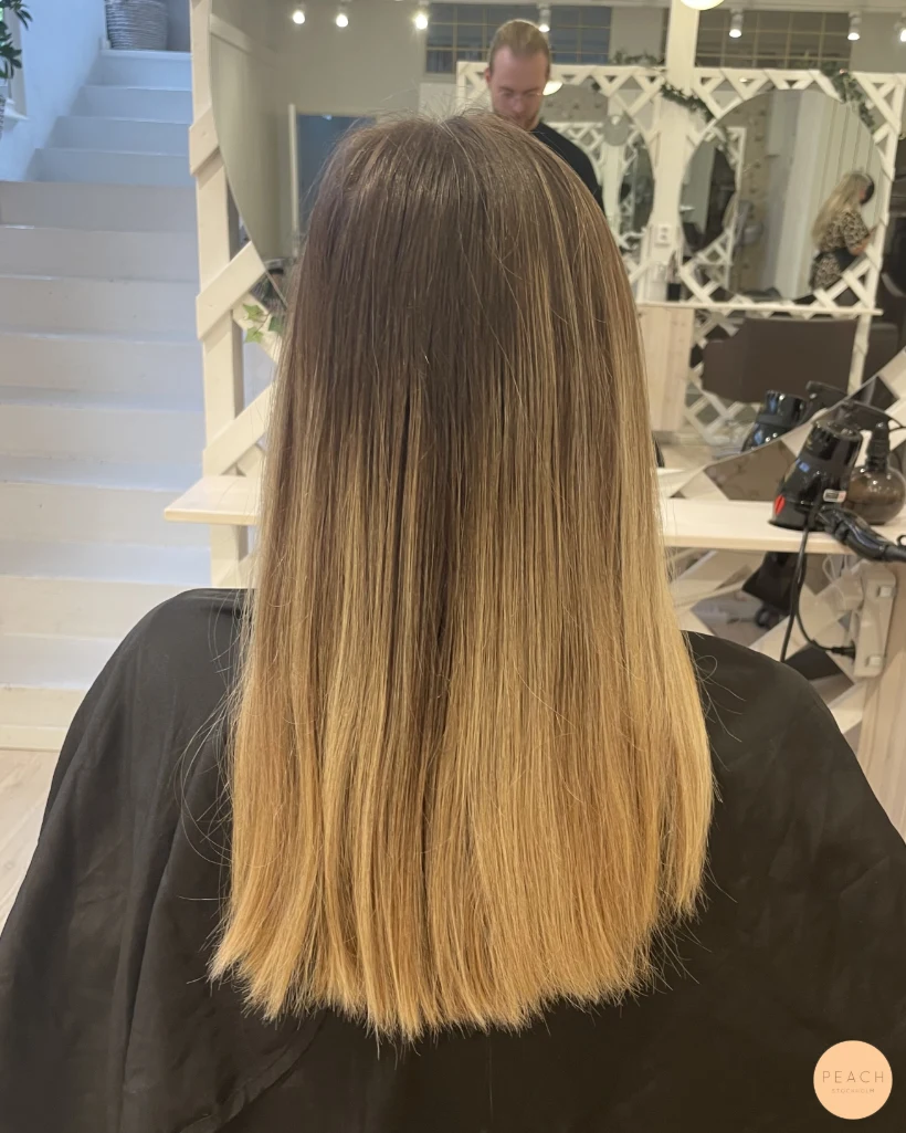 Mjuk bronde balayage med tunna slingor