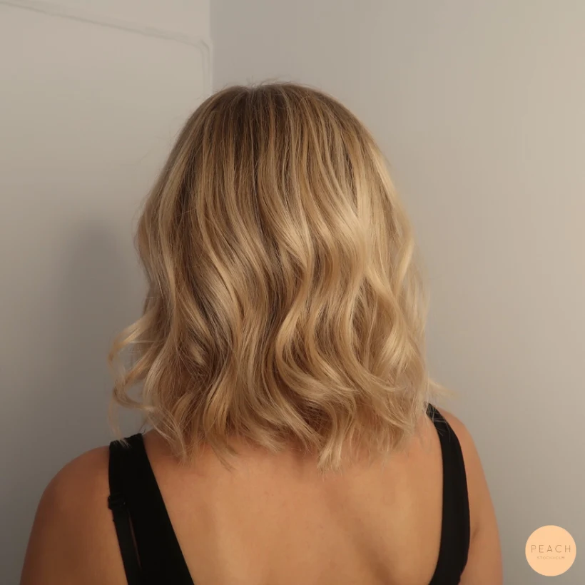 Varm blond hårfärg med mjuka lowlights