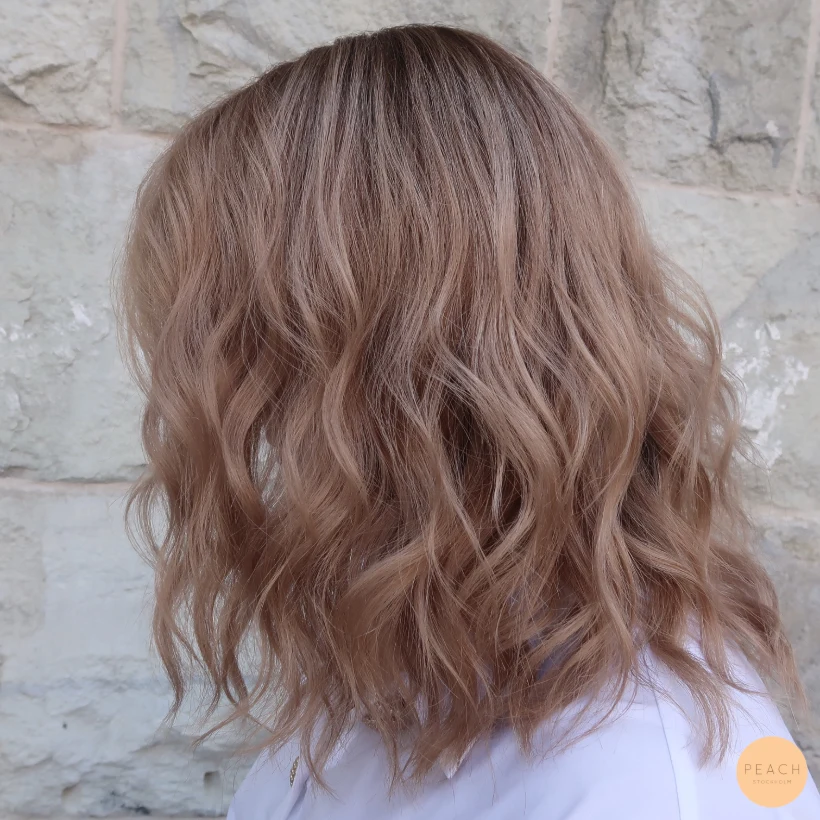 Beige blond lowlights