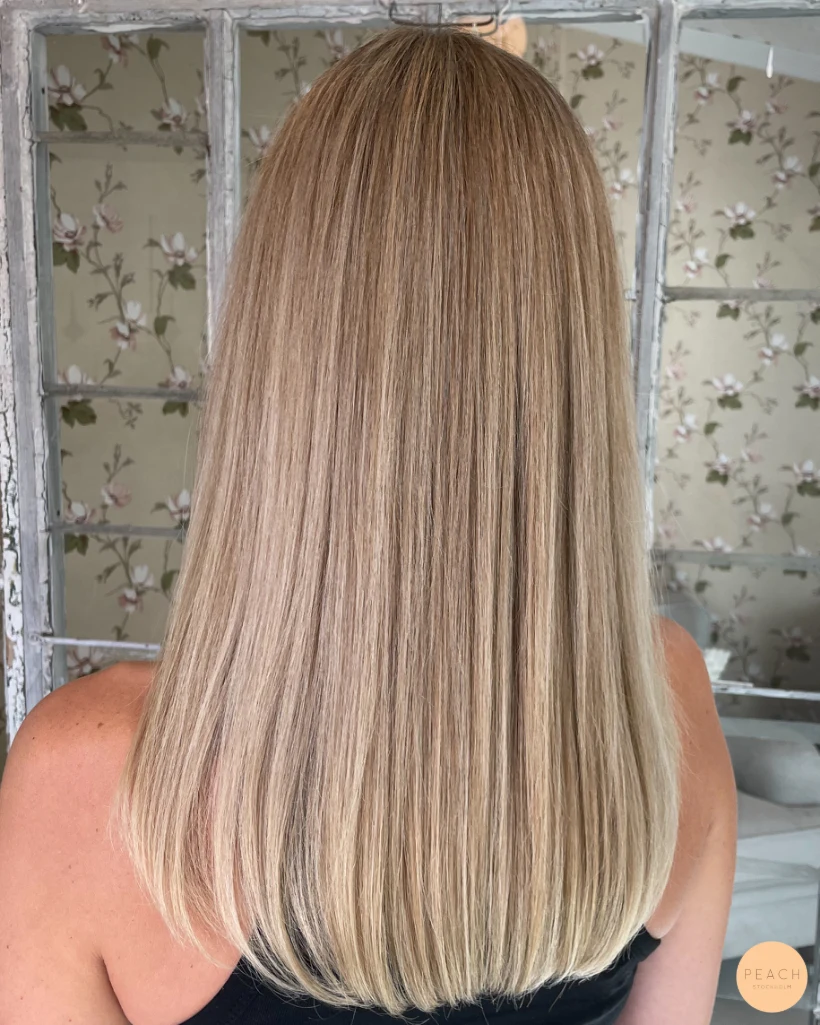 Soft blonde highlights med fina babylights